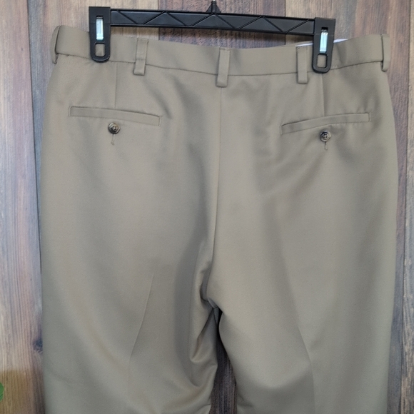 Haggar Other - Haggar Men's Tan Chino Stretch Waist Dress Pants 38 x 30    P173